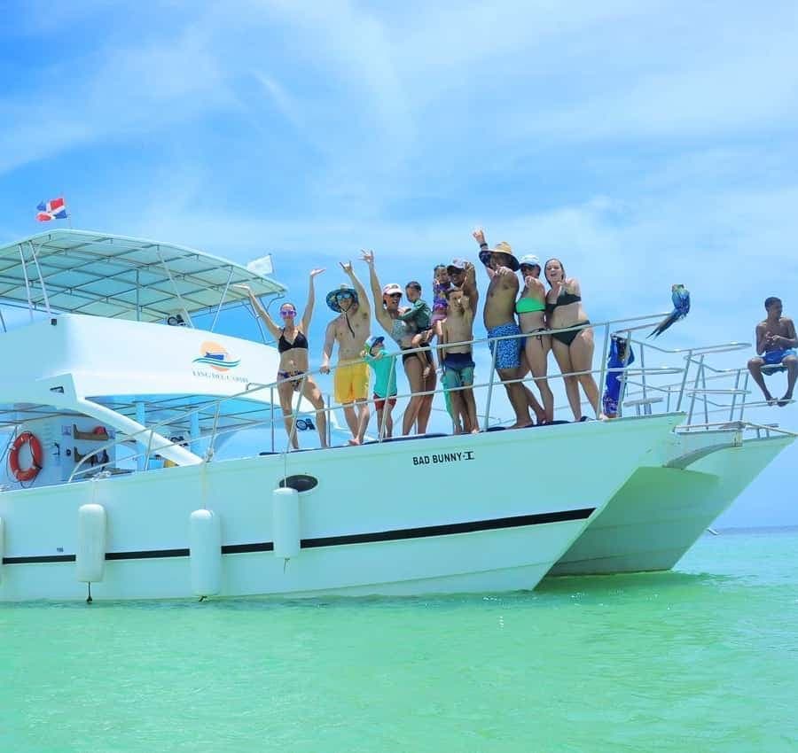 Private Catamaran with Open Bar and Dominican Meal — Guided tour and outdoor activity